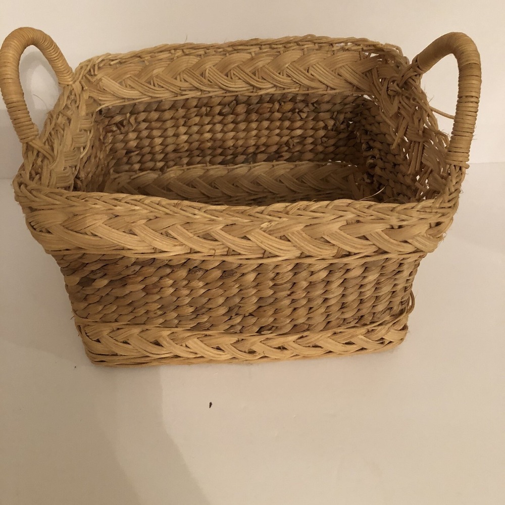 Primitive Woven Wicker Basket Handles 9x7x6 Farmhouse Cottagecore Decor GUC Smal